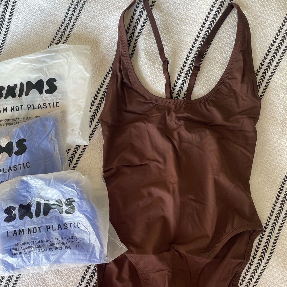 SKIMS NWT Swim Scoop Neck One Piece Size Small in the color Cocoa